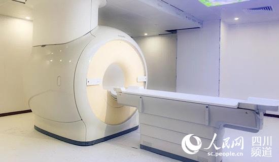 成都市第二人民医院龙潭分院首批大型医疗设备顺利进场，开启智慧医疗新篇章